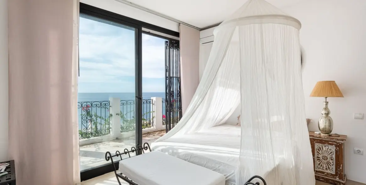 Продажа  отдельно стоящей виллы в Manilva 18