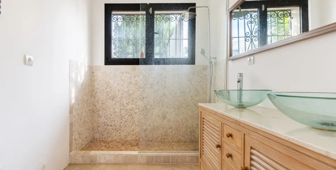 Продажа  отдельно стоящей виллы в Manilva 19