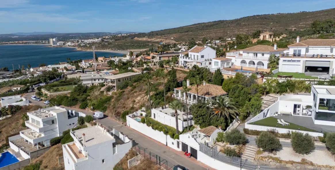 Продажа  отдельно стоящей виллы в Manilva 31