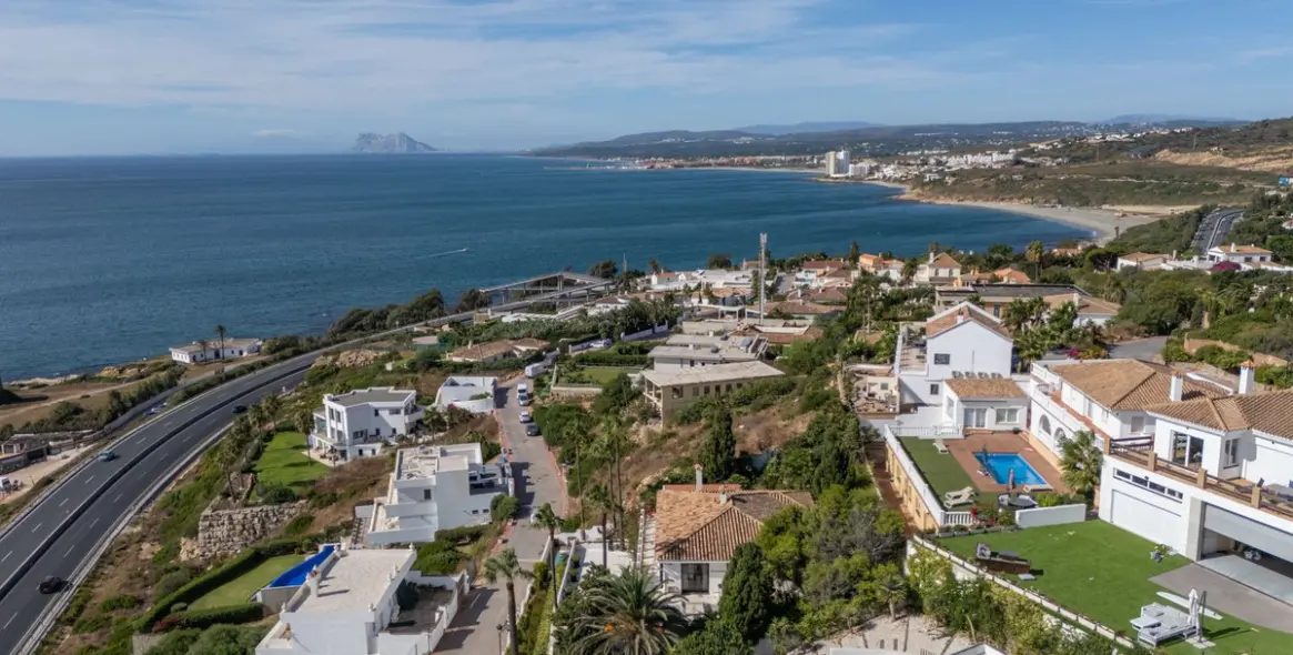 Продажа  отдельно стоящей виллы в Manilva 32