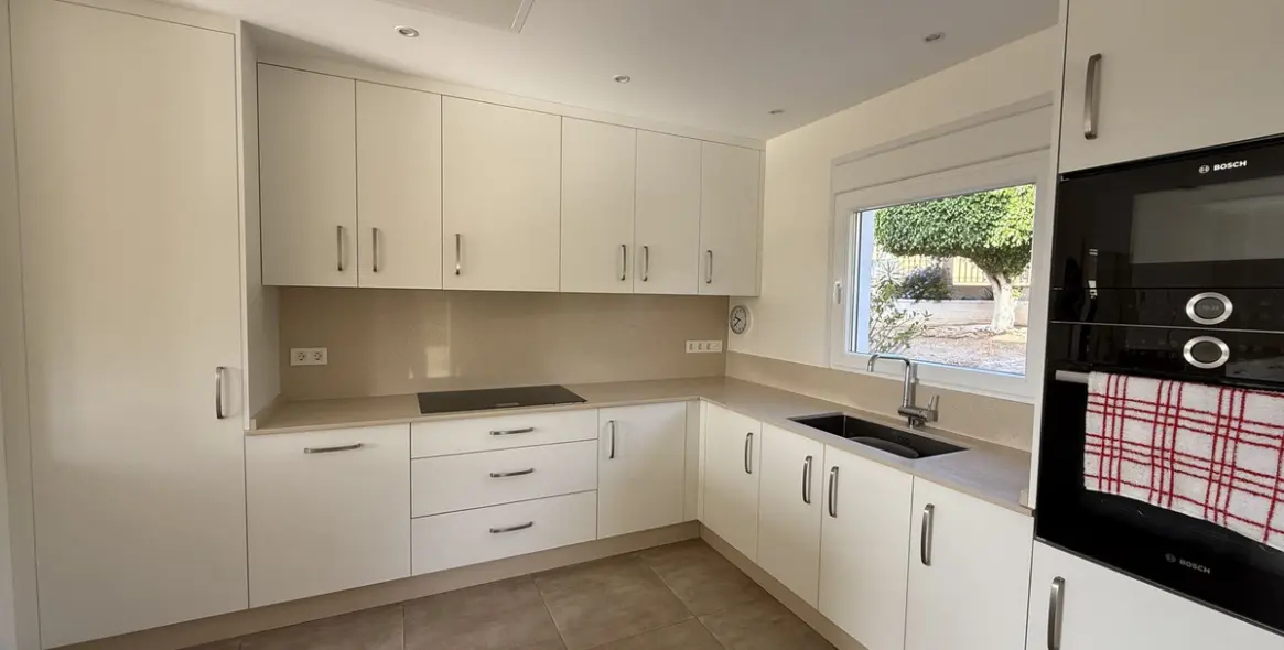 Продажа  отдельно стоящей виллы в Estepona 4