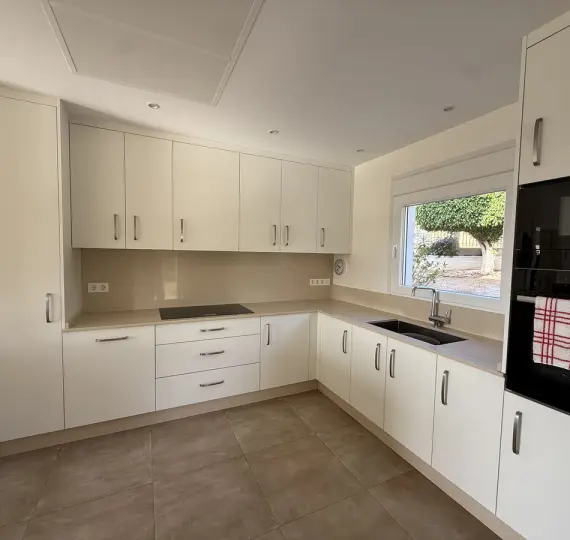 Продажа  отдельно стоящей виллы в Estepona