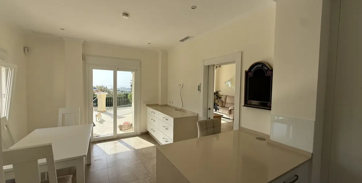 Продажа  отдельно стоящей виллы в Estepona 5