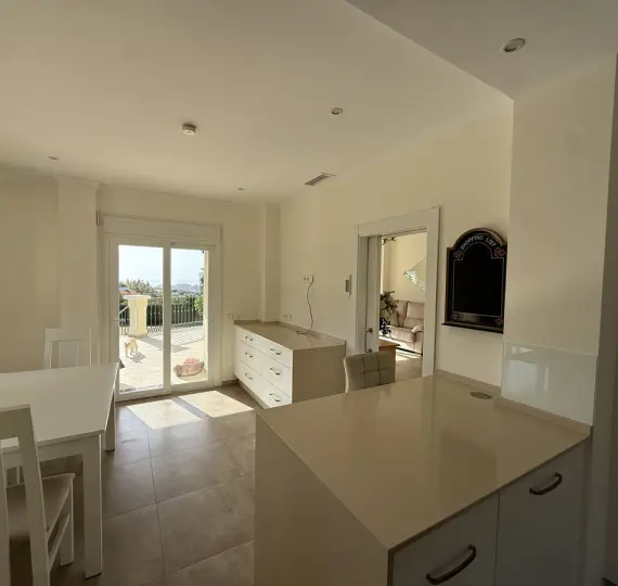 Продажа  отдельно стоящей виллы в Estepona