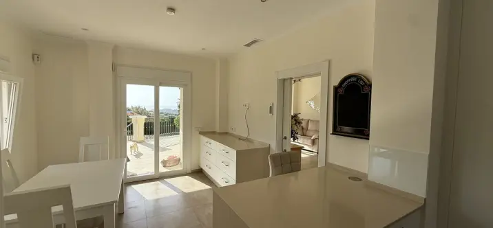 Продажа  отдельно стоящей виллы в Estepona 4