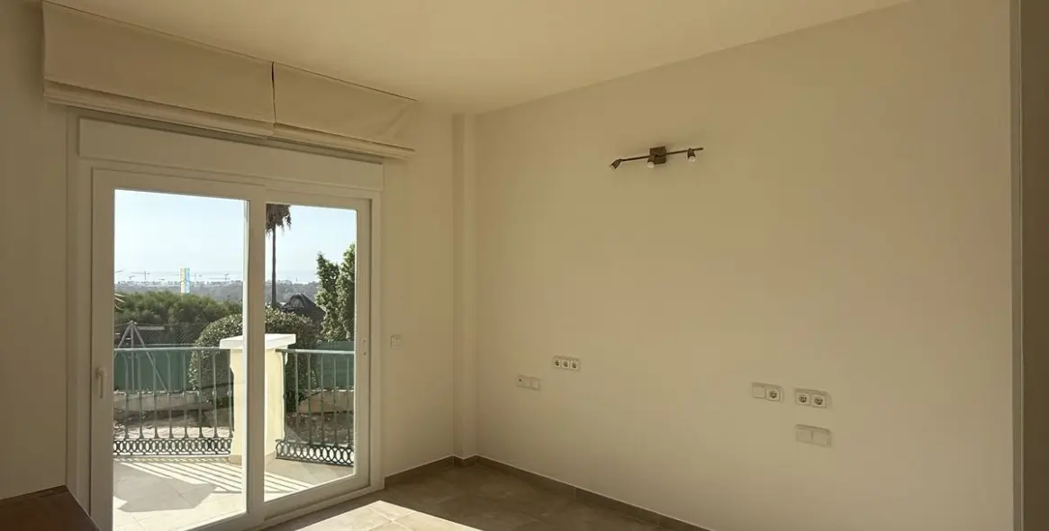 Продажа  отдельно стоящей виллы в Estepona 9