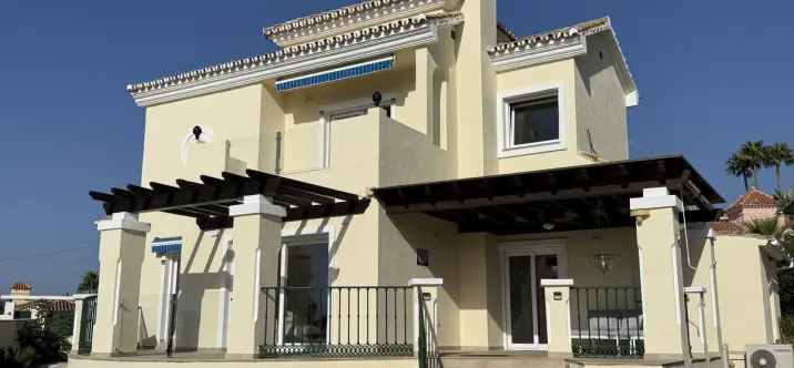 Sale of detached villa in Estepona 0