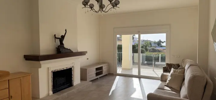 Sale of detached villa in Estepona 2