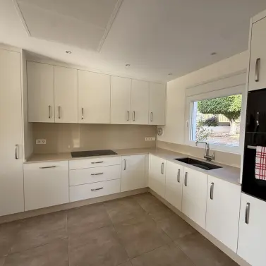 Sale of detached villa in Estepona