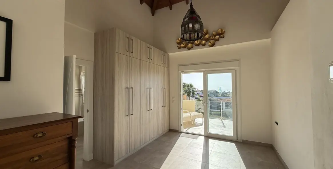 Продажа  отдельно стоящей виллы в Estepona 11