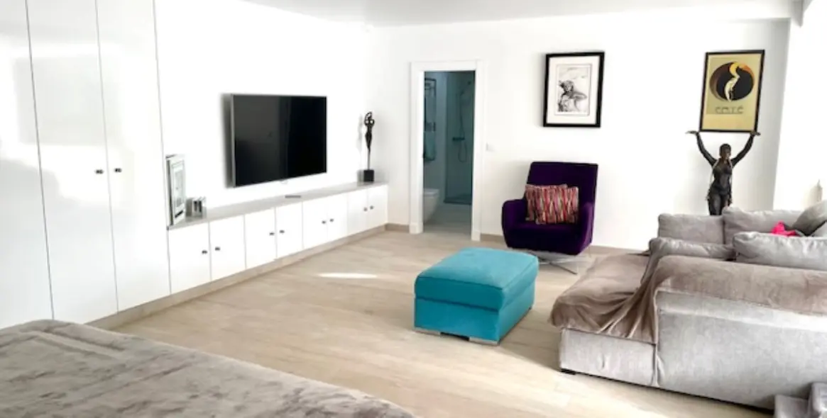 Продажа  отдельно стоящей виллы в Estepona 18
