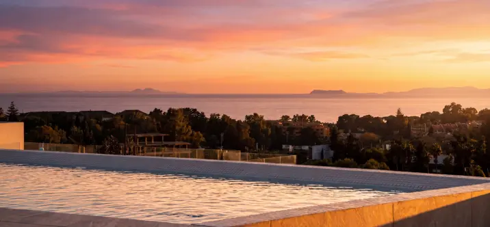 Продажа двухуровневого пентхауса в Marbella 0