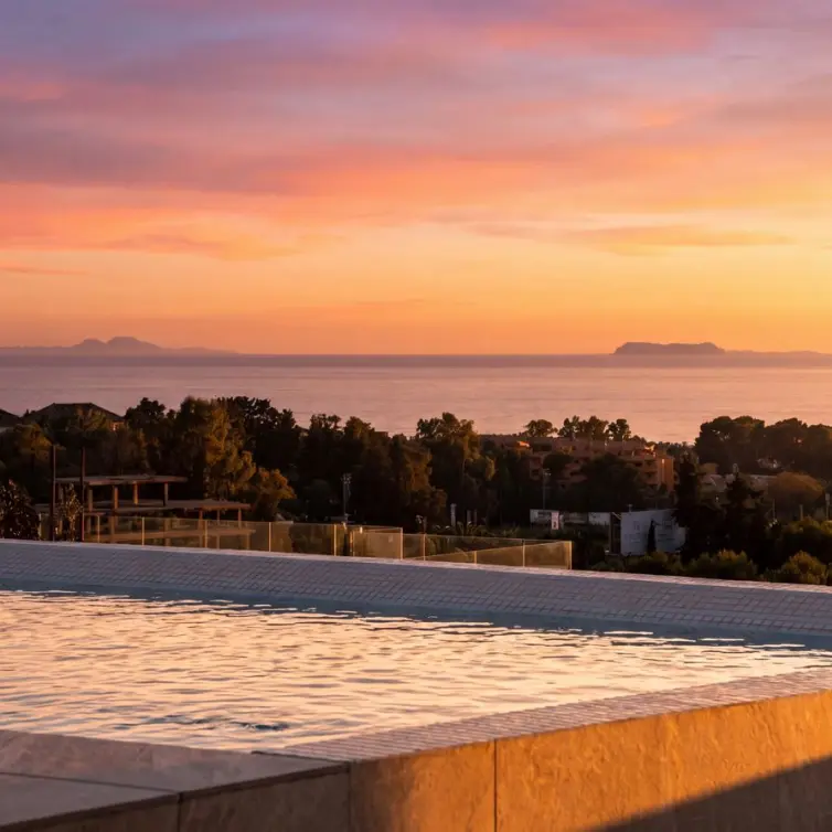 Продажа двухуровневого пентхауса в Marbella