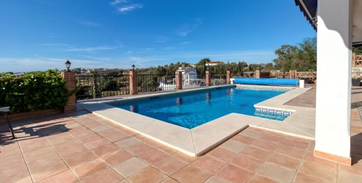 Sale of detached villa in Mijas 1