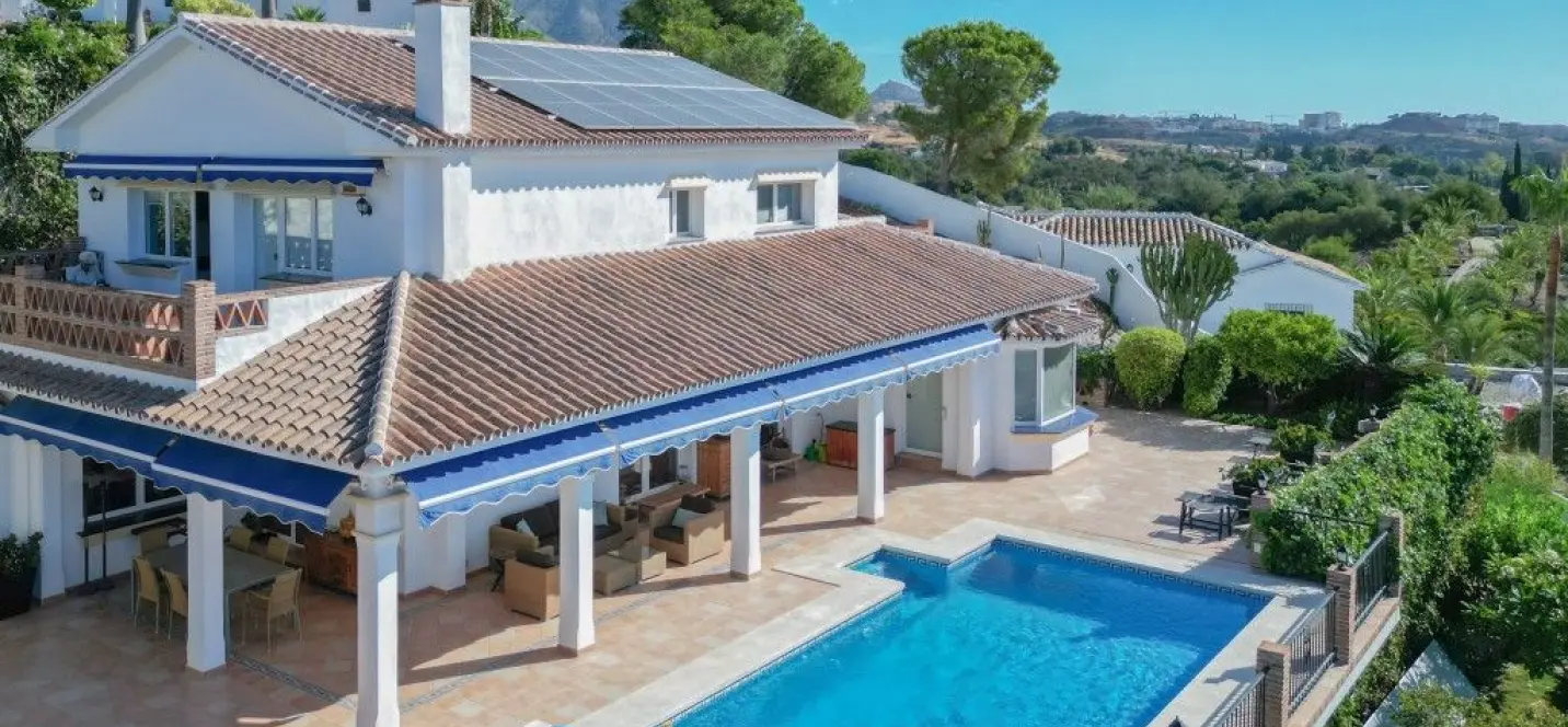 Продажа  отдельно стоящей виллы в Mijas 0