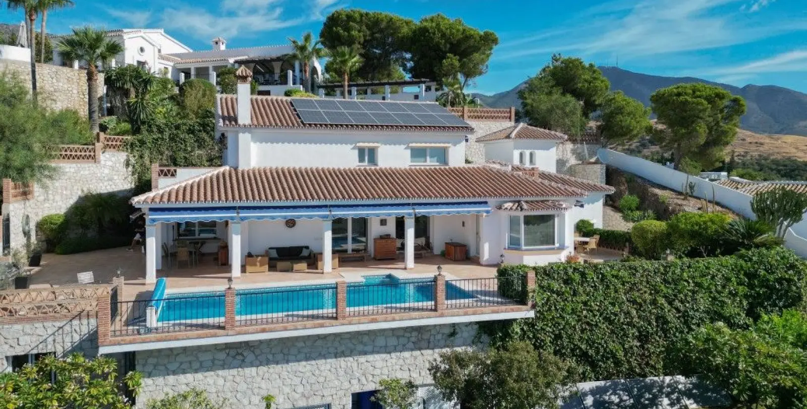 Продажа  отдельно стоящей виллы в Mijas 10