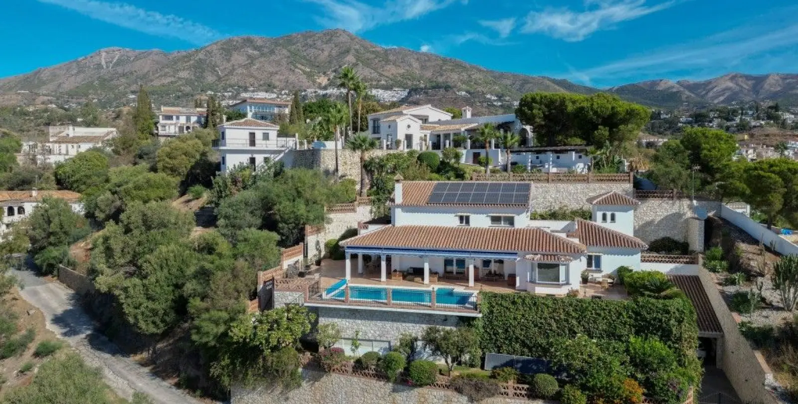 Продажа  отдельно стоящей виллы в Mijas 12