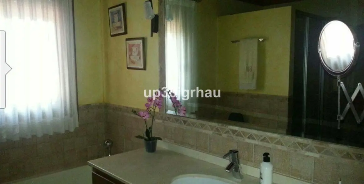 Sale of ground floor apartment in Estepona 11