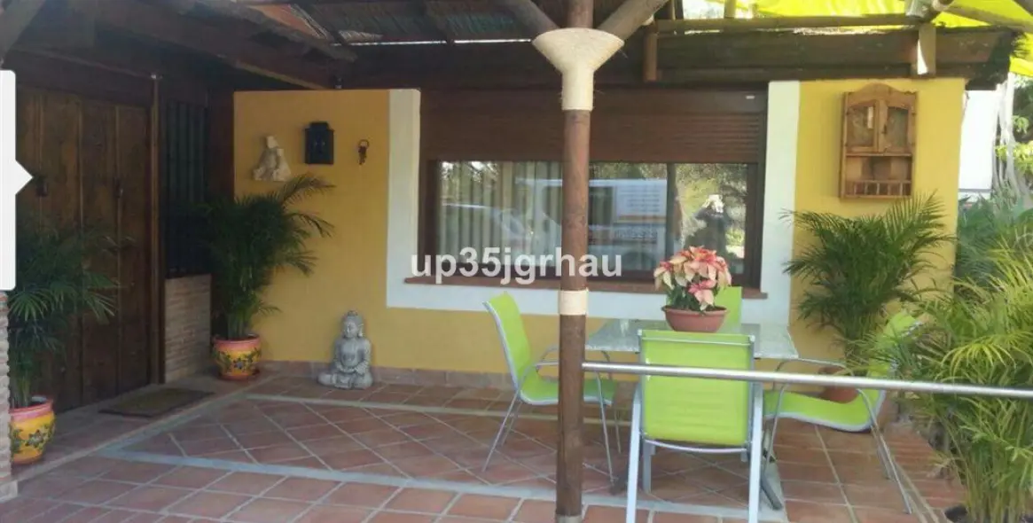 Sale of ground floor apartment in Estepona 12