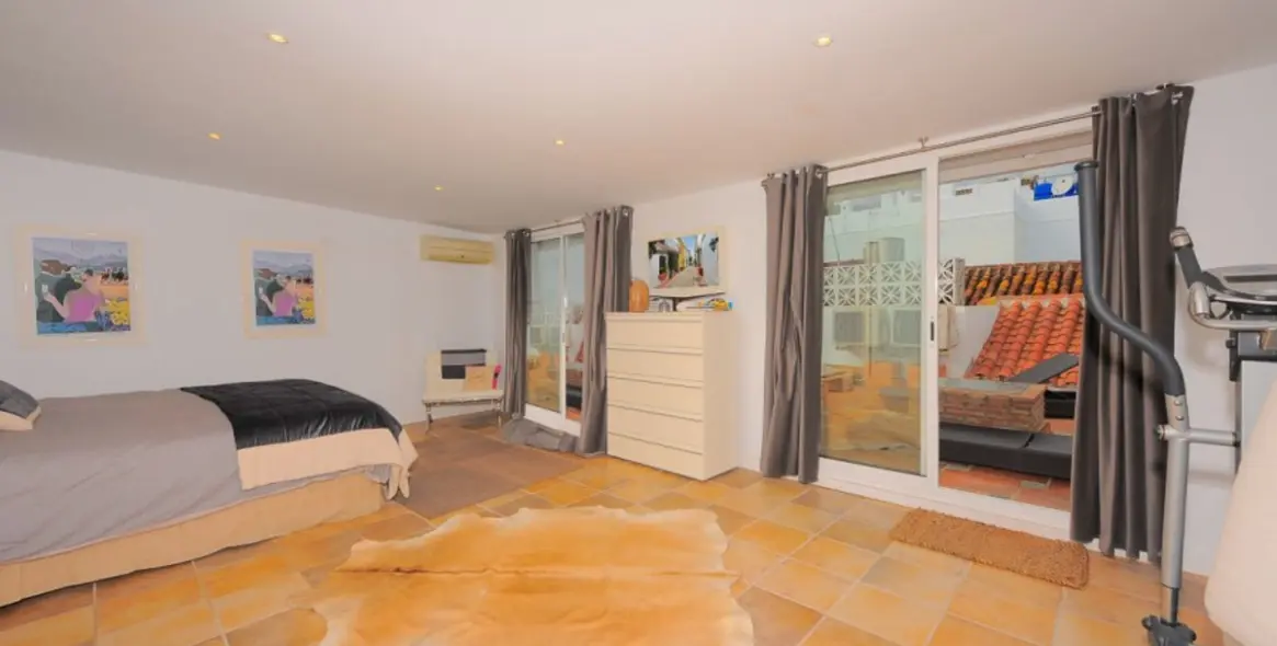 Sale of townhouse in Marbella (district Marbella) 4