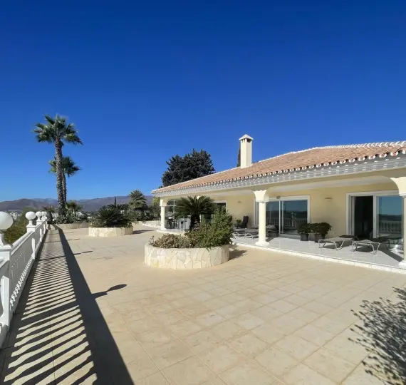 Venta de villa independiente en Sierrezuela