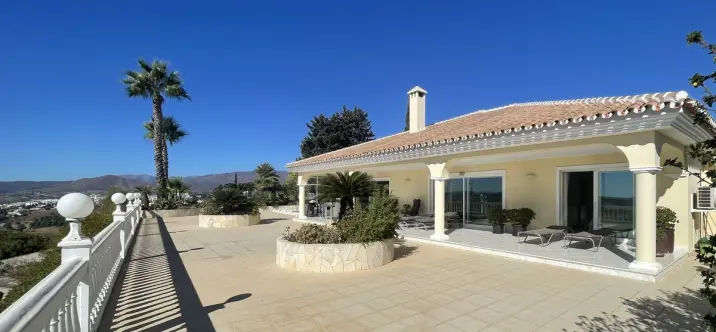 Venta de villa independiente en Sierrezuela 0