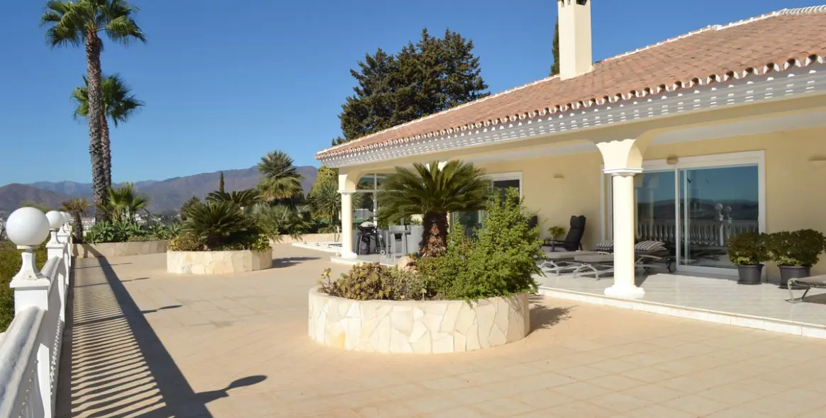 Sale of detached villa in Sierrezuela 2