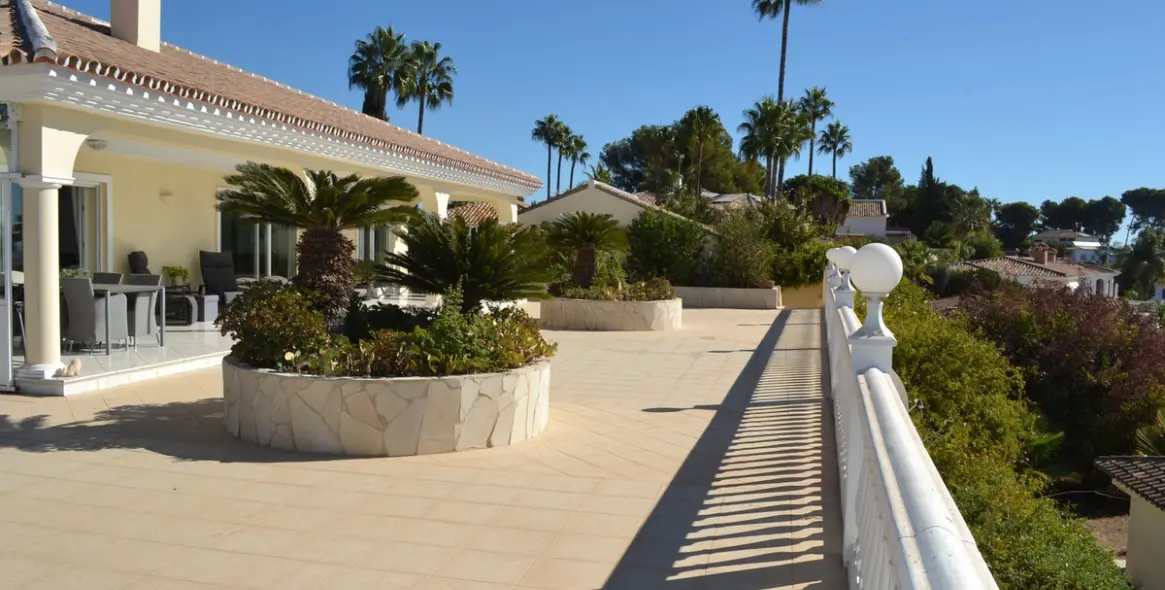 Sale of detached villa in Sierrezuela 8