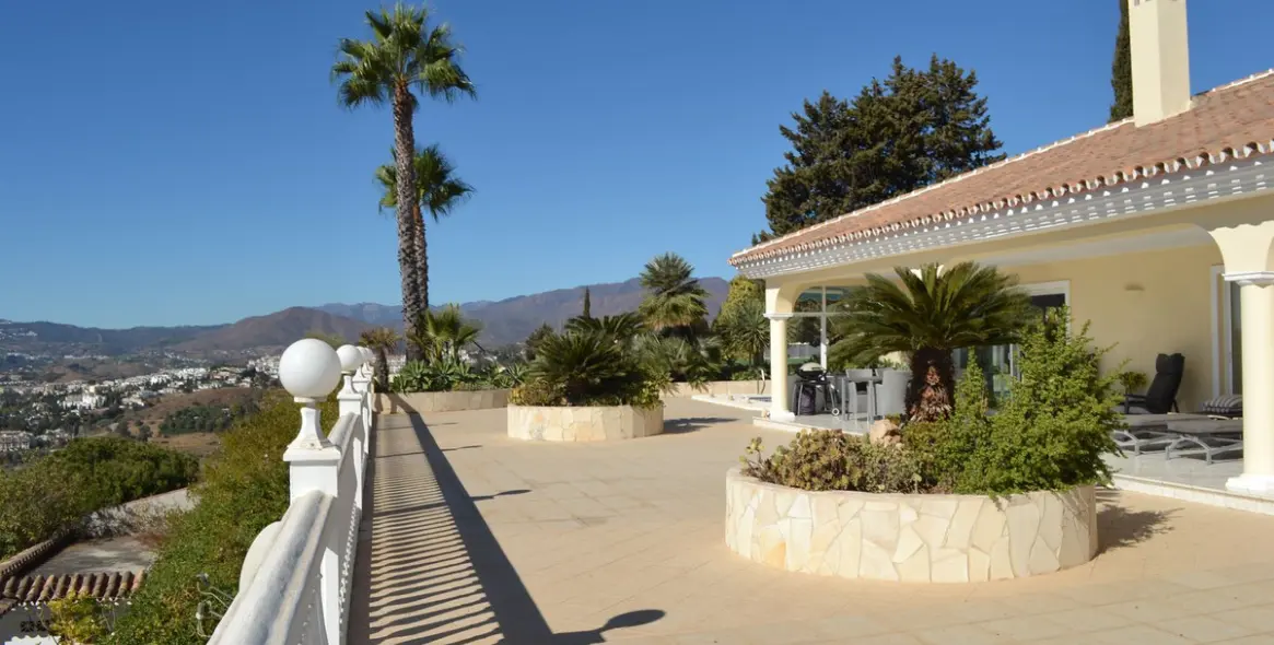 Sale of detached villa in Sierrezuela 10