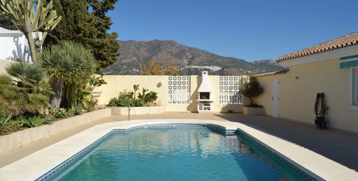 Sale of detached villa in Sierrezuela 11
