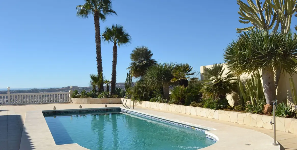 Sale of detached villa in Sierrezuela 12