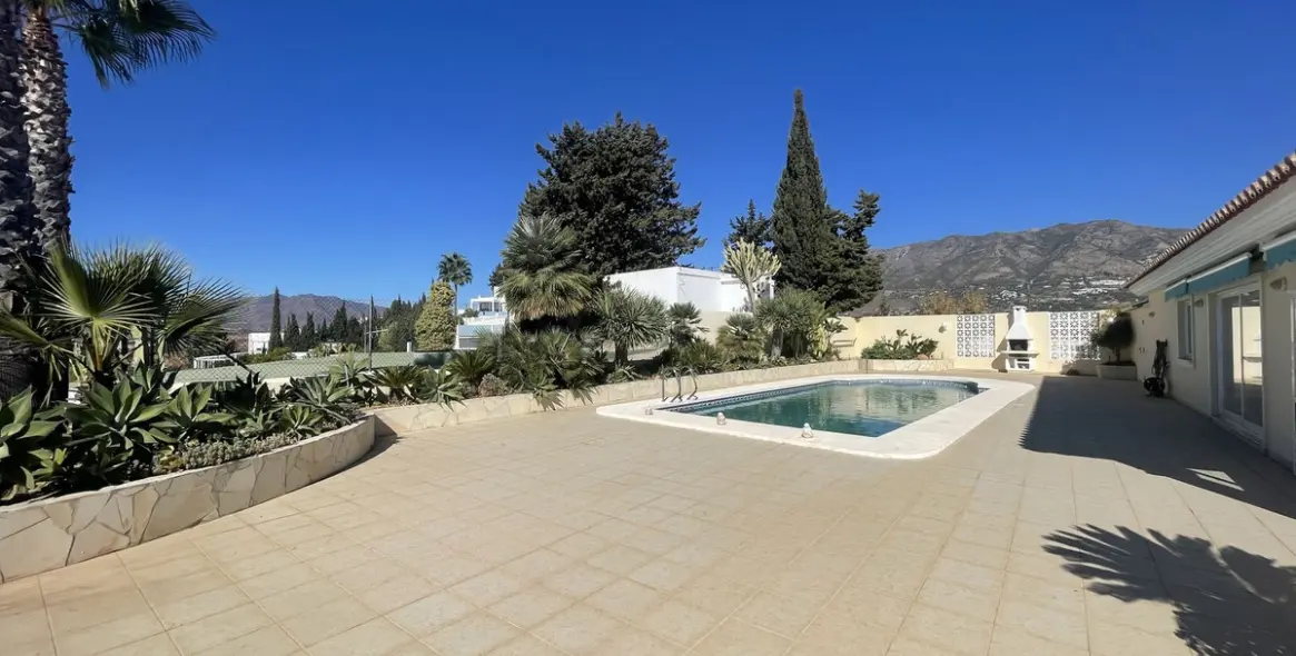 Sale of detached villa in Sierrezuela 17