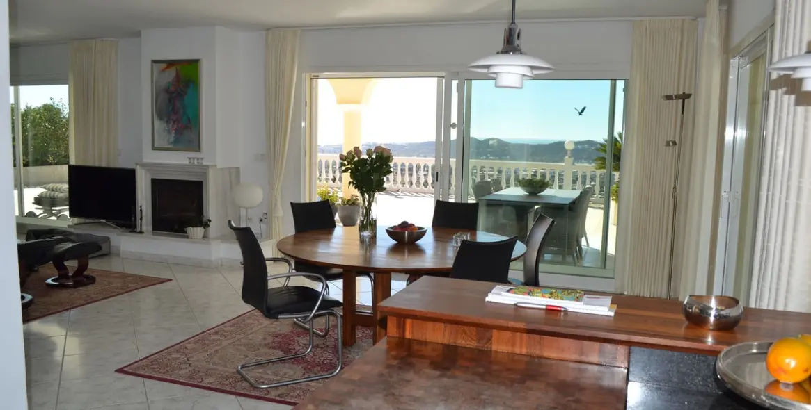 Sale of detached villa in Sierrezuela 19