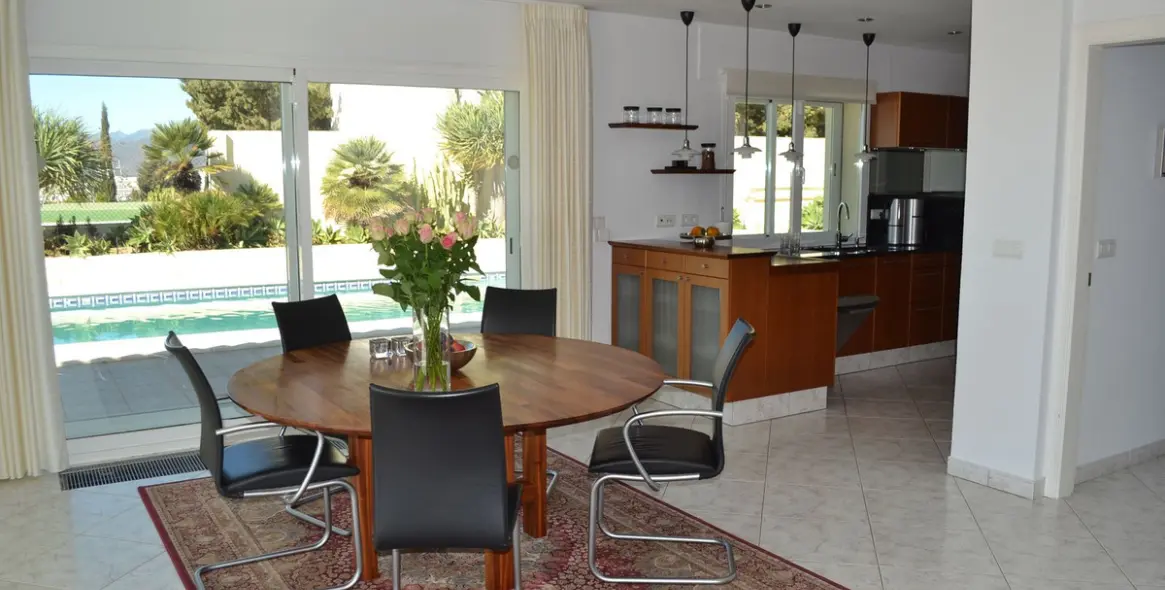 Sale of detached villa in Sierrezuela 24