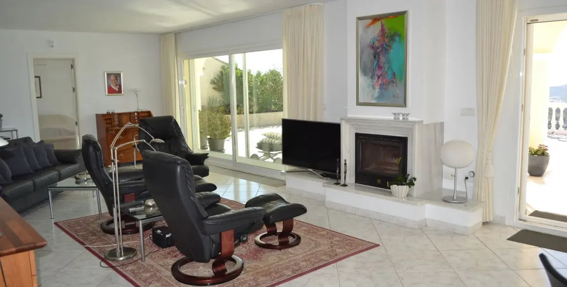 Sale of detached villa in Sierrezuela 25