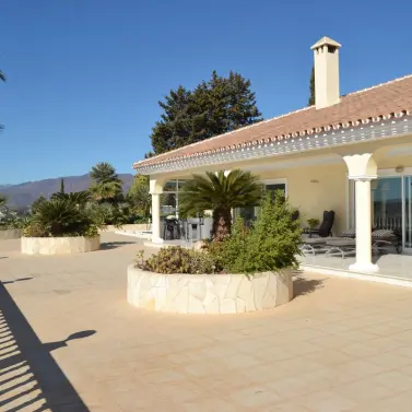 Venta de villa independiente en Sierrezuela
