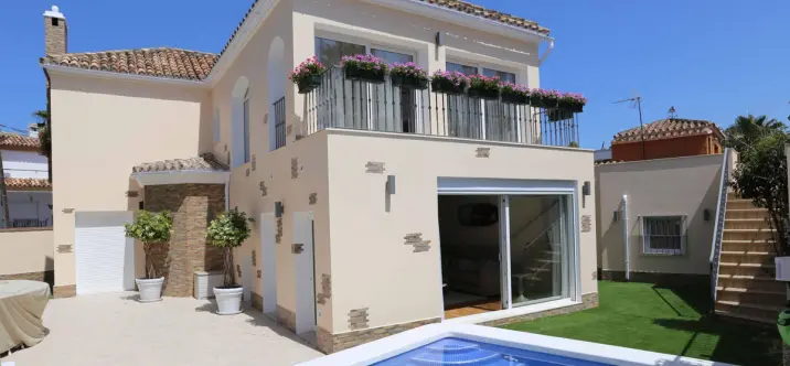 Venta de villa independiente en San Pedro de Alcántara 0