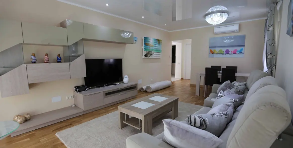 Sale of detached villa in San Pedro de Alcántara 4