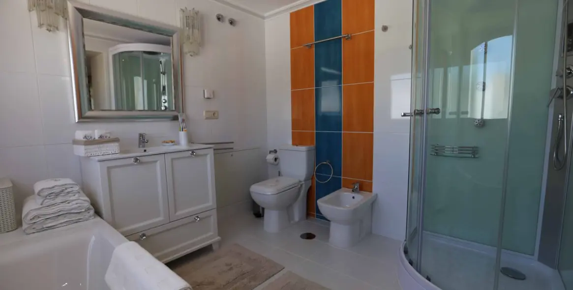 Sale of detached villa in San Pedro de Alcántara 6