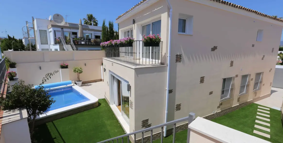 Sale of detached villa in San Pedro de Alcántara 10