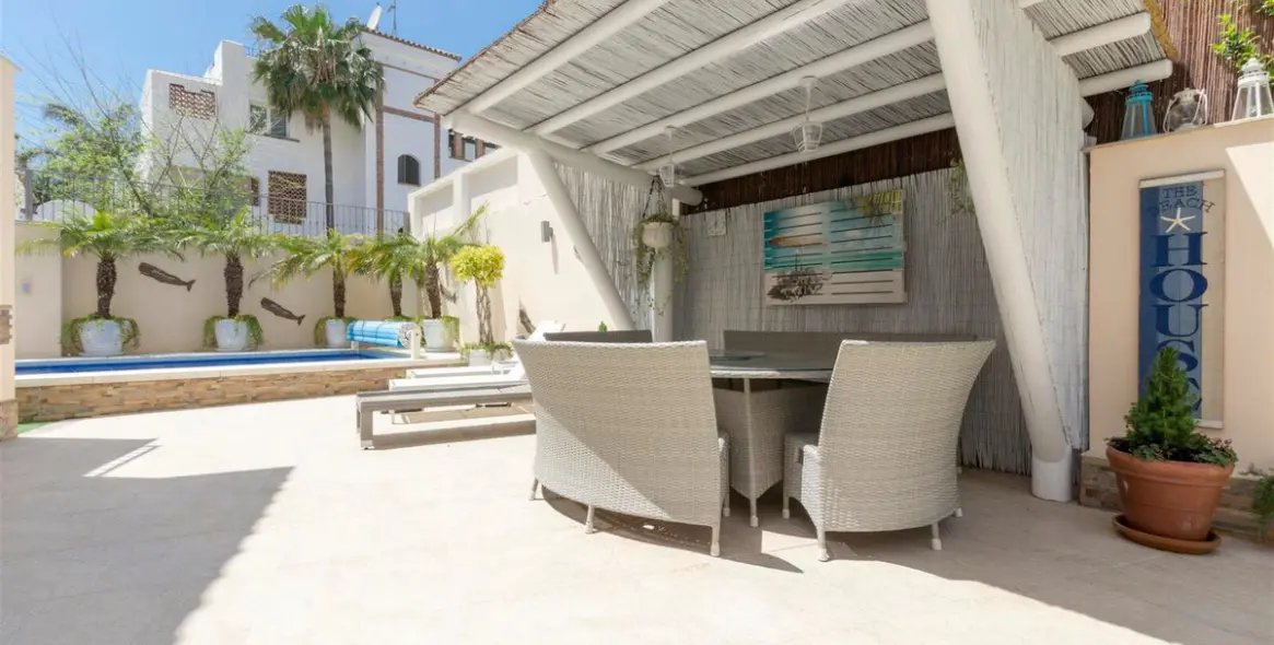 Sale of detached villa in San Pedro de Alcántara 13