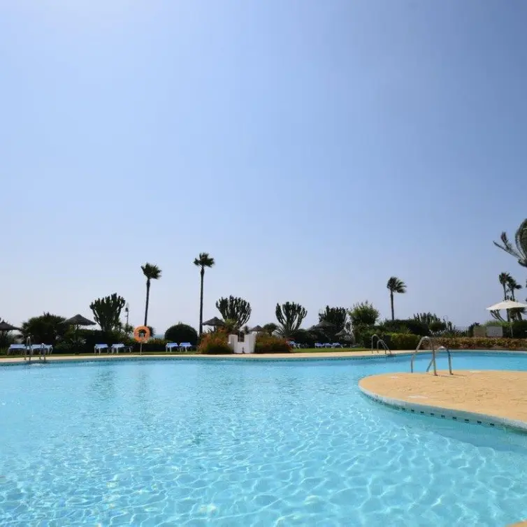 Venta de apartamento en planta media en Costalita