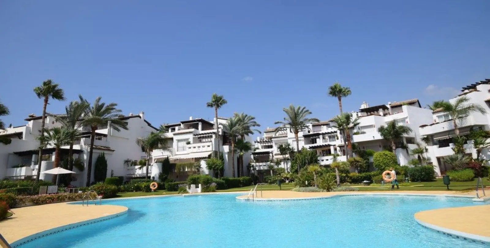 Venta de apartamento en planta media en Costalita 22