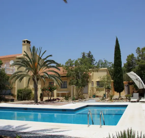 Villa independiente R3209428