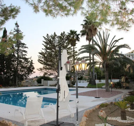 Villa independiente R3209428