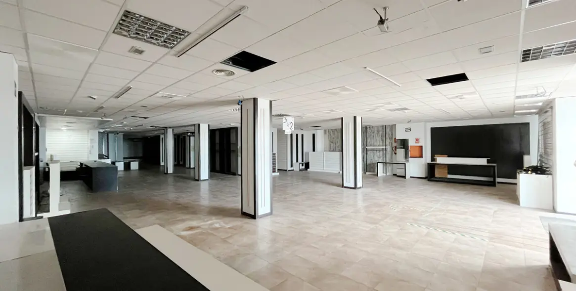 Продажа магазина в Estepona 1