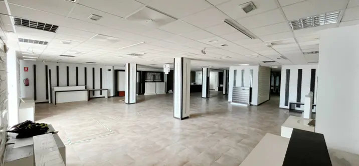 Продажа магазина в Estepona 1