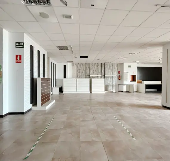 Продажа магазина в Estepona