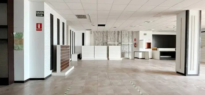 Продажа магазина в Estepona 2