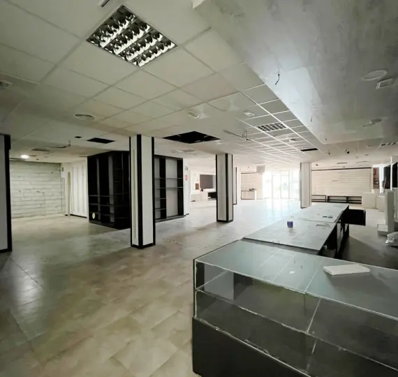 Продажа магазина в Estepona